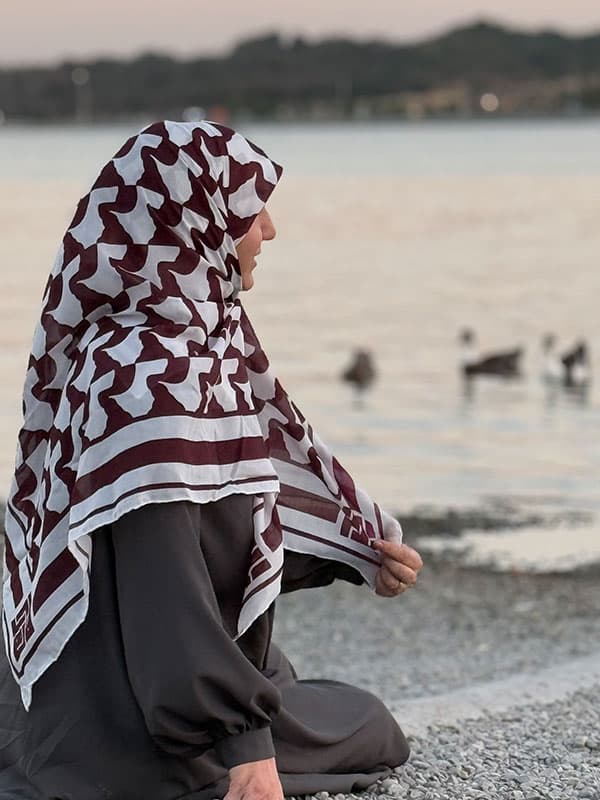 روسری هرمز - رنگ سفید عنابی
